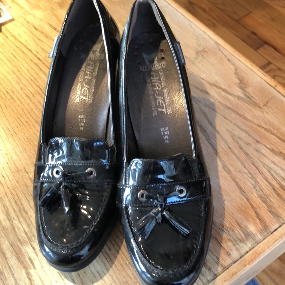 Mephisto patent leather  wedge tassel heels